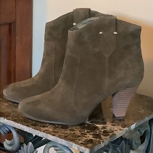 NINE WEST Olive booties sz7.5 NWT